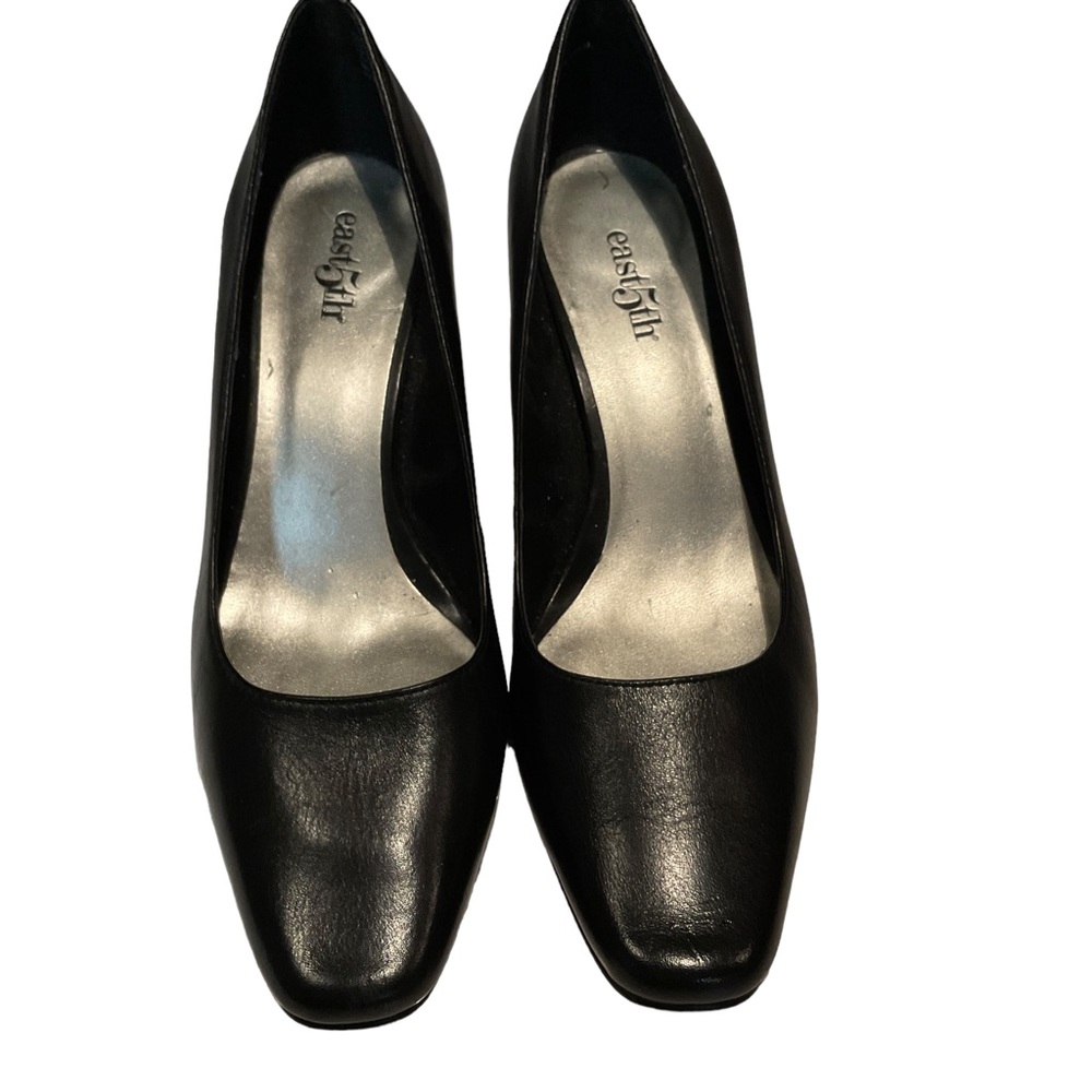 East 5th Women’s Black leather pumps. Size 6.5M